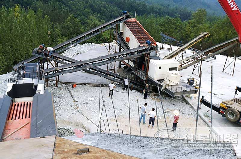 花崗巖移動式碎石機現場